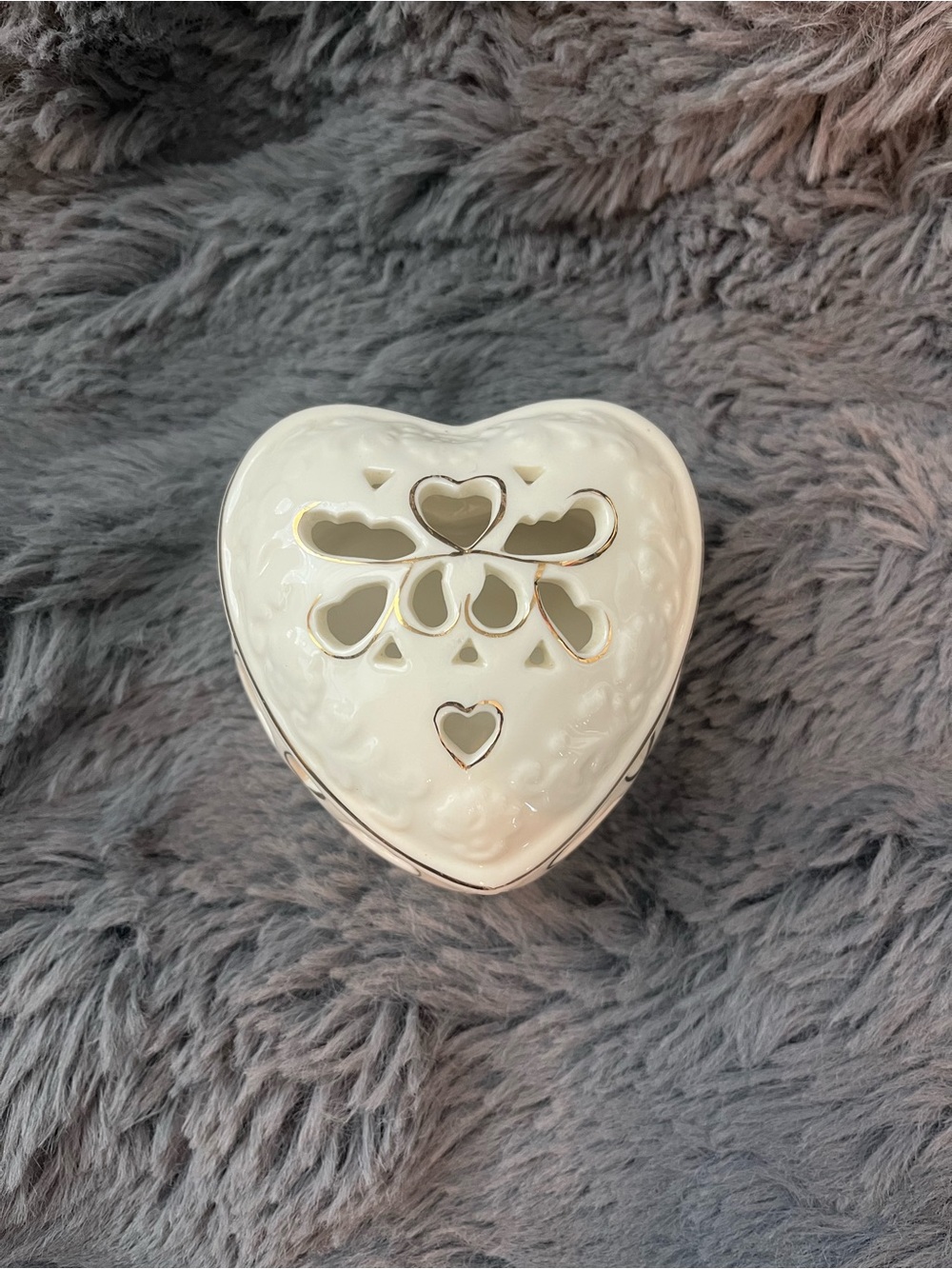 Heart-Shaped Ceramic Jewelry Box in Cream with Gold Trim